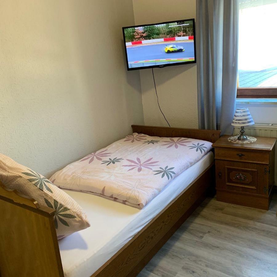 Mannebach  Vina Am Ring Bed & Breakfast エクステリア 写真