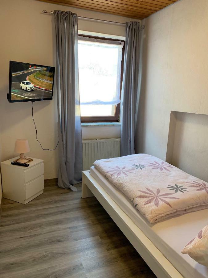 Mannebach  Vina Am Ring Bed & Breakfast エクステリア 写真